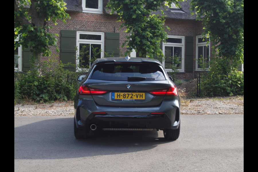 BMW 1-serie 118i High Executive Edition | M-pakket | Camera | Apple Carplay | Harman Kardon | Automaat |