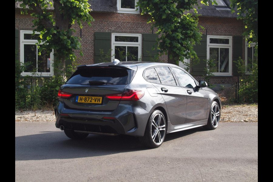 BMW 1-serie 118i High Executive Edition | M-pakket | Camera | Apple Carplay | Harman Kardon | Automaat |