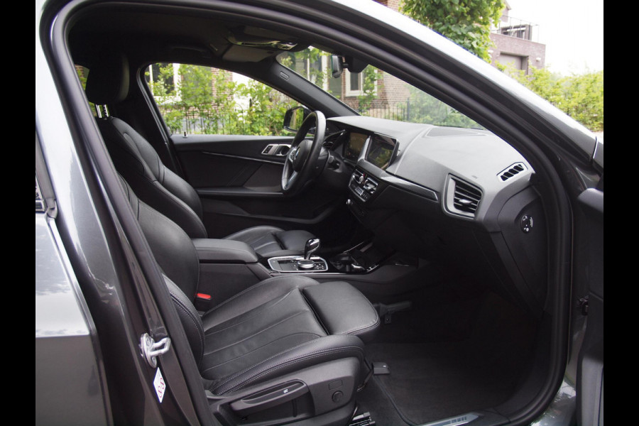 BMW 1-serie 118i High Executive Edition | M-pakket | Camera | Apple Carplay | Harman Kardon | Automaat |