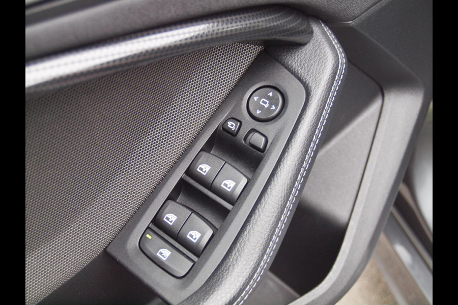 BMW 1-serie 118i High Executive Edition | M-pakket | Camera | Apple Carplay | Harman Kardon | Automaat |