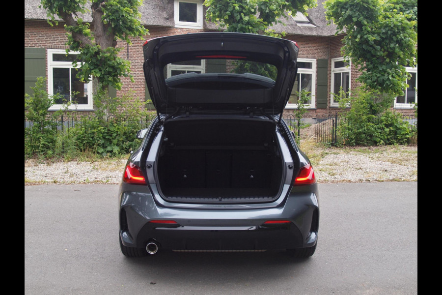 BMW 1-serie 118i High Executive Edition | M-pakket | Camera | Apple Carplay | Harman Kardon | Automaat |