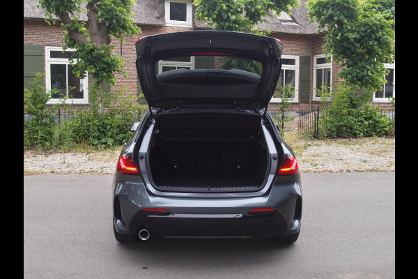 BMW 1-serie 118i High Executive Edition | M-pakket | Camera | Apple Carplay | Harman Kardon | Automaat |