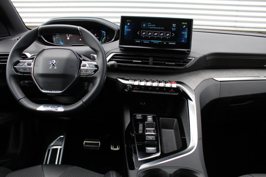 Peugeot 3008 1.6 HYbrid4 300 GT | Trekhaak | BLIS | Panoramadak | Adaptieve Cruise | Led | Navigatie