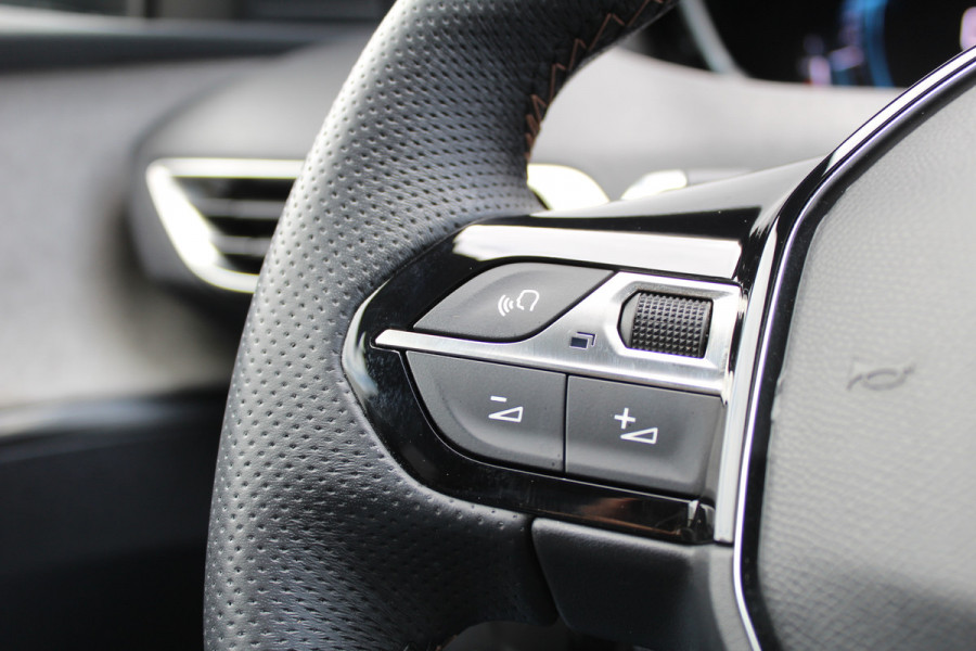 Peugeot 3008 1.6 HYbrid4 300 GT | Trekhaak | BLIS | Panoramadak | Adaptieve Cruise | Led | Navigatie