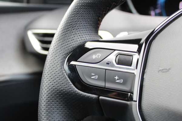 Peugeot 3008 1.6 HYbrid4 300 GT | Trekhaak | BLIS | Panoramadak | Adaptieve Cruise | Led | Navigatie