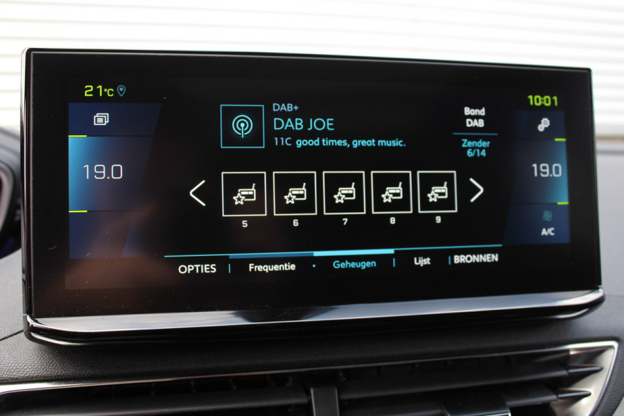 Peugeot 3008 1.6 HYbrid4 300 GT | Trekhaak | BLIS | Panoramadak | Adaptieve Cruise | Led | Navigatie