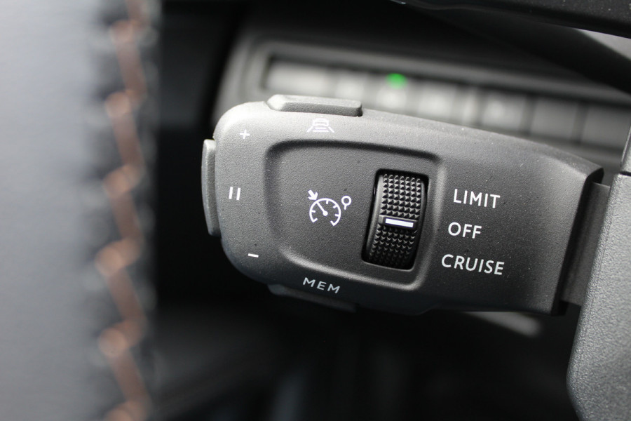 Peugeot 3008 1.6 HYbrid4 300 GT | Trekhaak | BLIS | Panoramadak | Adaptieve Cruise | Led | Navigatie