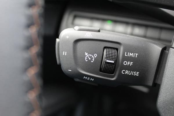 Peugeot 3008 1.6 HYbrid4 300 GT | Trekhaak | BLIS | Panoramadak | Adaptieve Cruise | Led | Navigatie