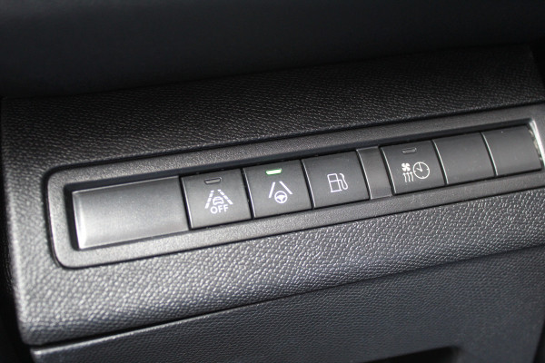 Peugeot 3008 1.6 HYbrid4 300 GT | Trekhaak | BLIS | Panoramadak | Adaptieve Cruise | Led | Navigatie