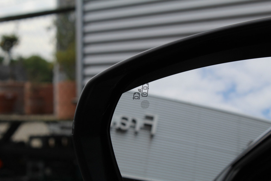 Peugeot 3008 1.6 HYbrid4 300 GT | Trekhaak | BLIS | Panoramadak | Adaptieve Cruise | Led | Navigatie