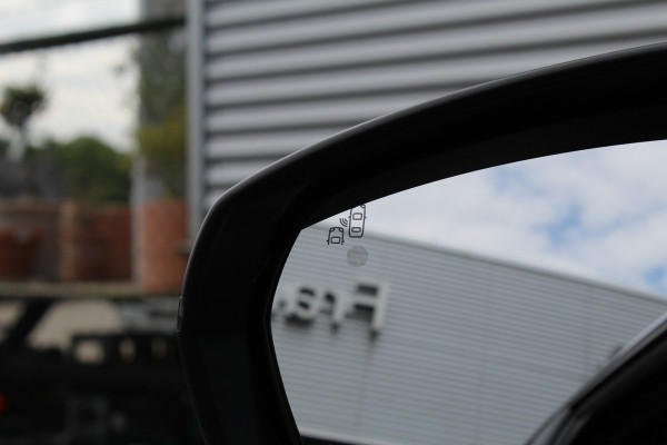 Peugeot 3008 1.6 HYbrid4 300 GT | Trekhaak | BLIS | Panoramadak | Adaptieve Cruise | Led | Navigatie