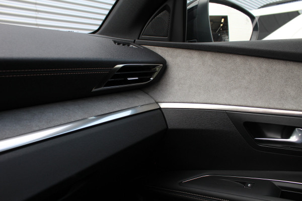Peugeot 3008 1.6 HYbrid4 300 GT | Trekhaak | BLIS | Panoramadak | Adaptieve Cruise | Led | Navigatie