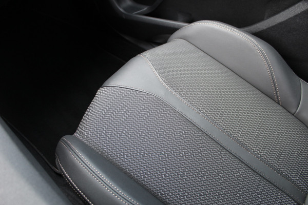 Peugeot 3008 1.6 HYbrid4 300 GT | Trekhaak | BLIS | Panoramadak | Adaptieve Cruise | Led | Navigatie
