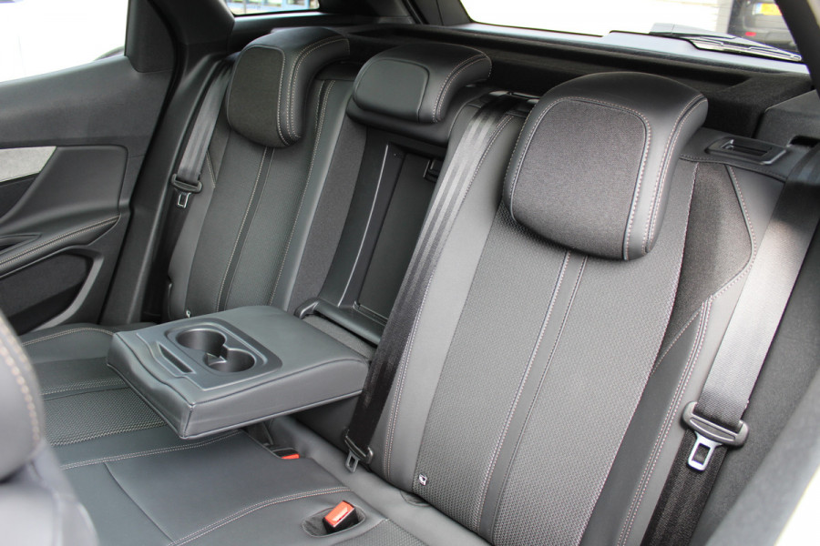 Peugeot 3008 1.6 HYbrid4 300 GT | Trekhaak | BLIS | Panoramadak | Adaptieve Cruise | Led | Navigatie