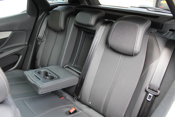 Peugeot 3008 1.6 HYbrid4 300 GT | Trekhaak | BLIS | Panoramadak | Adaptieve Cruise | Led | Navigatie