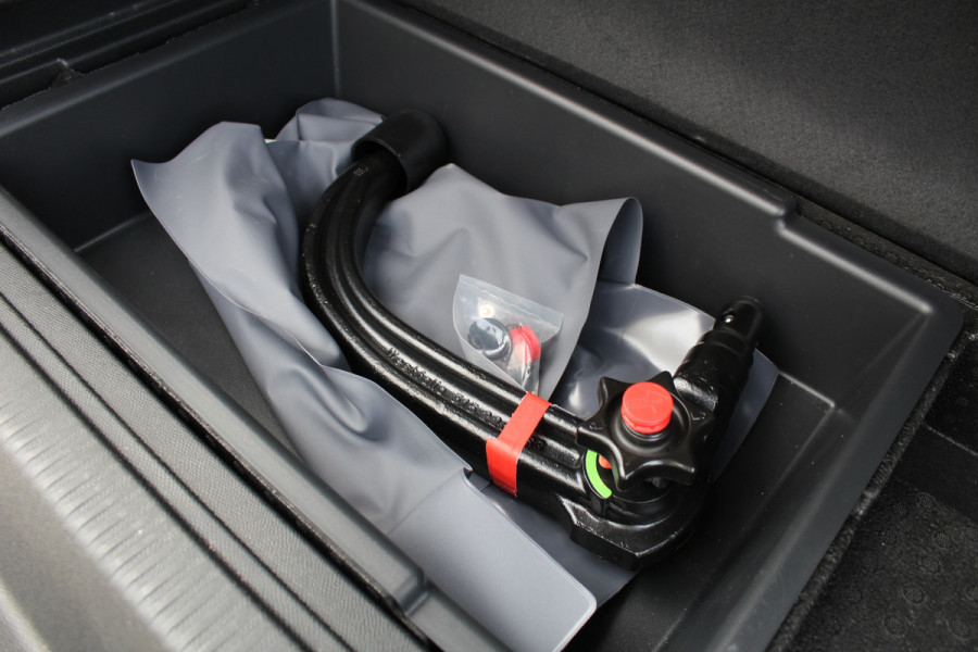 Peugeot 3008 1.6 HYbrid4 300 GT | Trekhaak | BLIS | Panoramadak | Adaptieve Cruise | Led | Navigatie