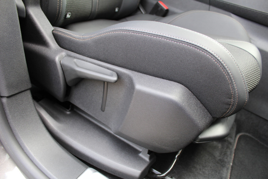 Peugeot 3008 1.6 HYbrid4 300 GT | Trekhaak | BLIS | Panoramadak | Adaptieve Cruise | Led | Navigatie