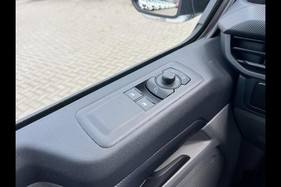 Ford Transit Custom 320 2.0 TDCI L2H1 Trend Zuid | 136pk | Driver Assistance Pack | Stoelverwarming | Voorruitverwarming | Navigatie | Verlengde Fabrieksgarantie tot 08-2028