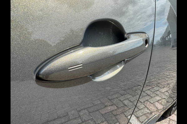 Toyota Yaris 1.5 Hybrid First Edition Trekhaak afn. / Navi / Camera / LM velgen