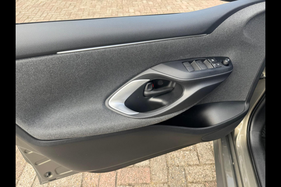 Toyota Yaris 1.5 Hybrid First Edition Trekhaak afn. / Navi / Camera / LM velgen