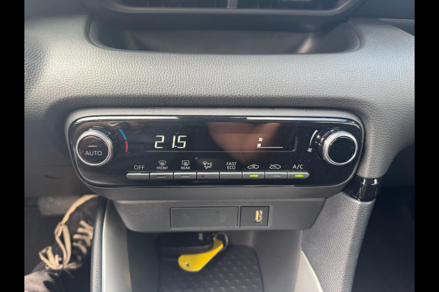 Toyota Yaris 1.5 Hybrid First Edition Trekhaak afn. / Navi / Camera / LM velgen