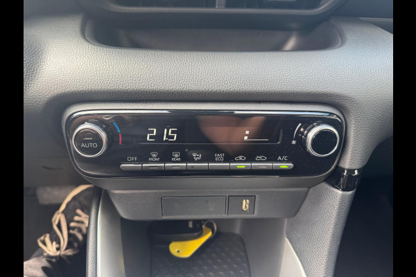 Toyota Yaris 1.5 Hybrid First Edition Trekhaak afn. / Navi / Camera / LM velgen
