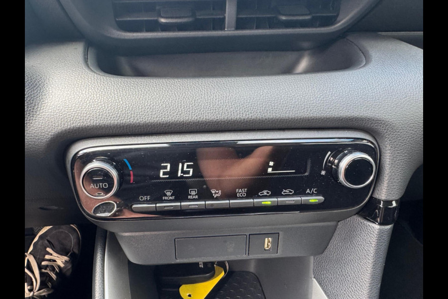 Toyota Yaris 1.5 Hybrid First Edition Trekhaak afn. / Navi / Camera / LM velgen