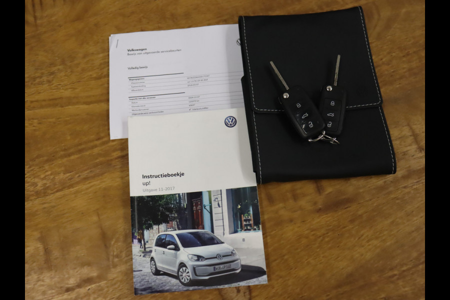 Volkswagen up! 1.0 TSI GTI [6-BAK, CAMERA, STOELVERWARMING, PDC ACHTER, BLUETOOTH, AIRCO, CRUISE, NIEUWSTAAT]