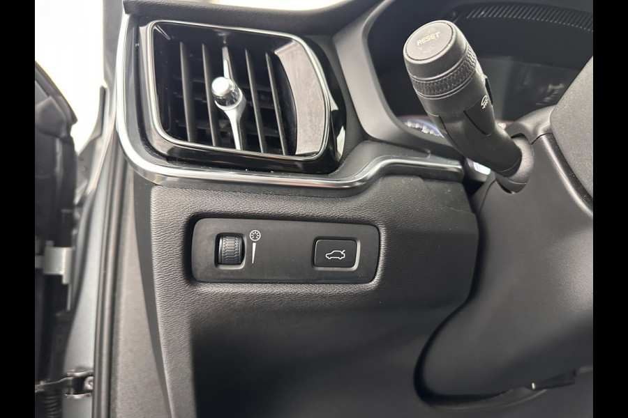 Volvo V60 2.0 T4 Aut. *FULL-LED | DIGI-COCKPIT | NAVI-FULLMAP | ECC | CRUISE | COMFORT-SEATS | LANE-ASSIST | CARPLAY | 18"ALU*