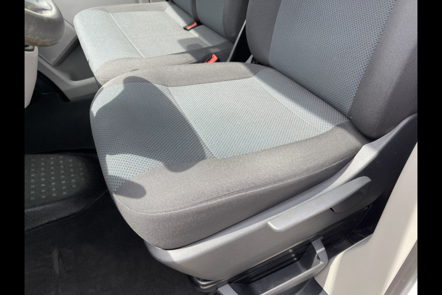 Volkswagen Transporter 2.0 TDI 102pk L1H1 Comfortline / bpm vrij / euro 6 diesel / prijs rijklaar € 16.950 ex btw / lease vanaf € 285 / Bott ingerichte laadruimte / airco / cruise / trekhaak 2200 kg !