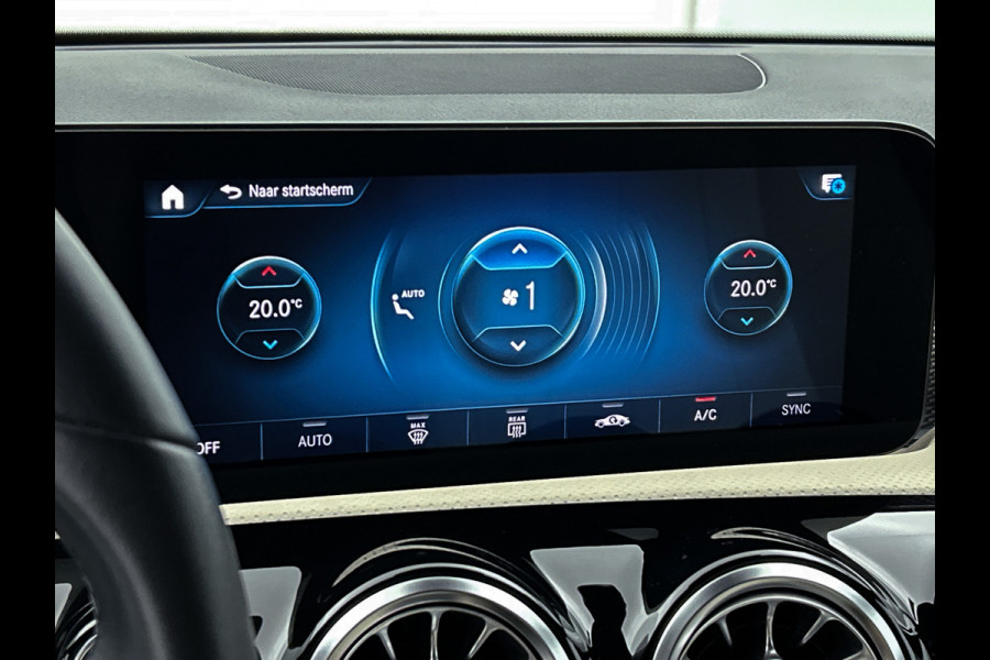 Mercedes-Benz A-Klasse 160 Advantage % spaaks lichtmetalen velgen | MBUX wide screen | Navigatie | Parking support met  camera achter | Inclusief 24 maanden Mercedes-Benz Certified garantie voor Europa.