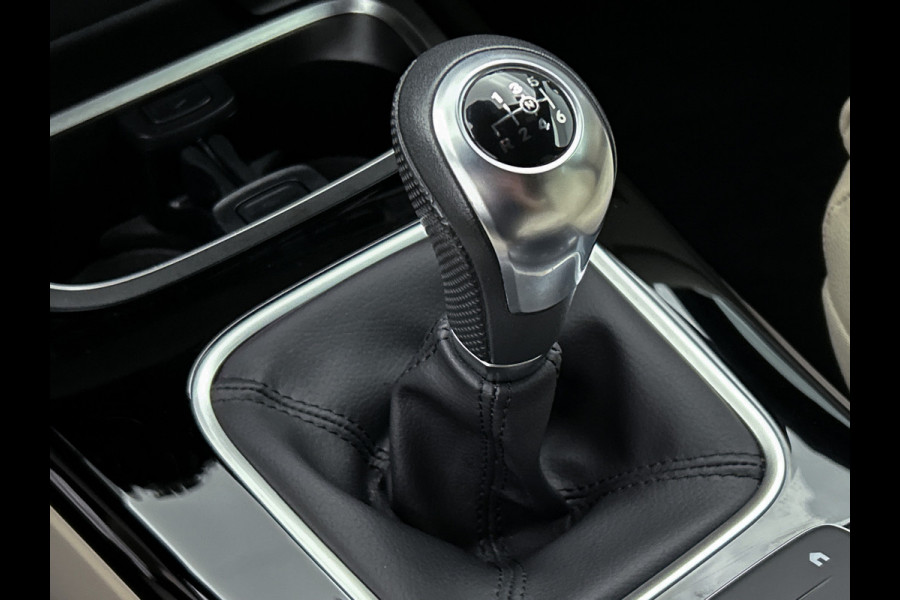 Mercedes-Benz A-Klasse 160 Advantage % spaaks lichtmetalen velgen | MBUX wide screen | Navigatie | Parking support met  camera achter | Inclusief 24 maanden Mercedes-Benz Certified garantie voor Europa.