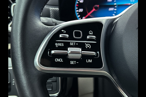 Mercedes-Benz A-Klasse 160 Advantage % spaaks lichtmetalen velgen | MBUX wide screen | Navigatie | Parking support met  camera achter | Inclusief 24 maanden Mercedes-Benz Certified garantie voor Europa.