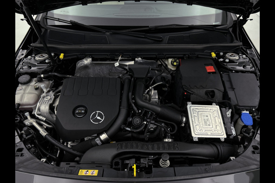 Mercedes-Benz A-Klasse 160 Advantage % spaaks lichtmetalen velgen | MBUX wide screen | Navigatie | Parking support met  camera achter | Inclusief 24 maanden Mercedes-Benz Certified garantie voor Europa.