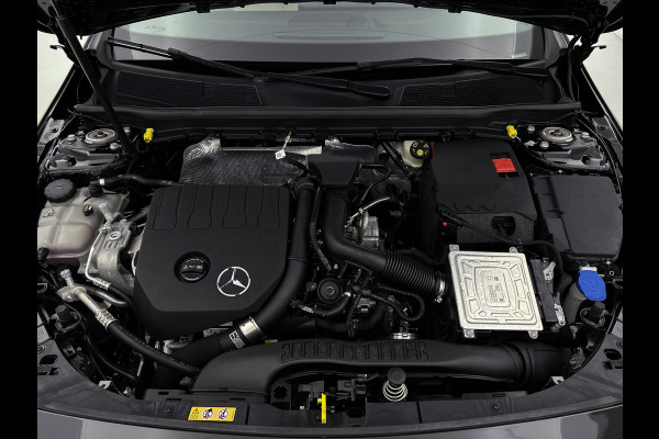 Mercedes-Benz A-Klasse 160 Advantage % spaaks lichtmetalen velgen | MBUX wide screen | Navigatie | Parking support met  camera achter | Inclusief 24 maanden Mercedes-Benz Certified garantie voor Europa.