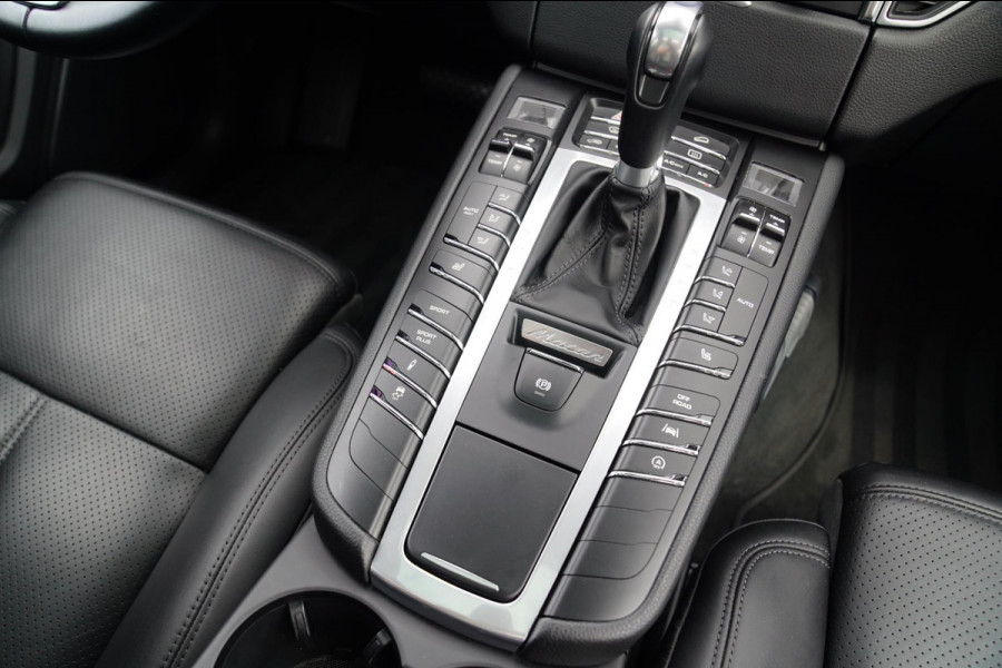 Porsche Macan 2.0 | Panorama | Bose Sound System | PASM | Sport Chrono | Stoelverwarming | Facelift | Comfortstoelen | Lane Assist