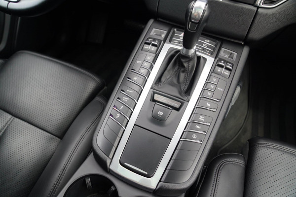 Porsche Macan 2.0 | Panorama | Bose Sound System | PASM | Sport Chrono | Stoelverwarming | Facelift | Comfortstoelen | Lane Assist