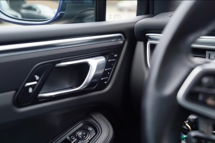 Porsche Macan 2.0 | Panorama | Bose Sound System | PASM | Sport Chrono | Stoelverwarming | Facelift | Comfortstoelen | Lane Assist