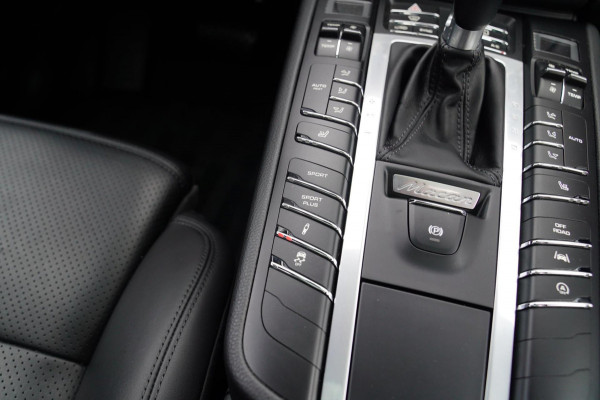 Porsche Macan 2.0 | Panorama | Bose Sound System | PASM | Sport Chrono | Stoelverwarming | Facelift | Comfortstoelen | Lane Assist