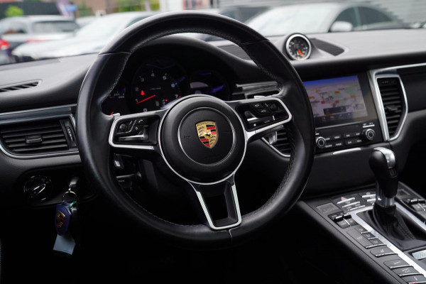 Porsche Macan 2.0 | Panorama | Bose Sound System | PASM | Sport Chrono | Stoelverwarming | Facelift | Comfortstoelen | Lane Assist