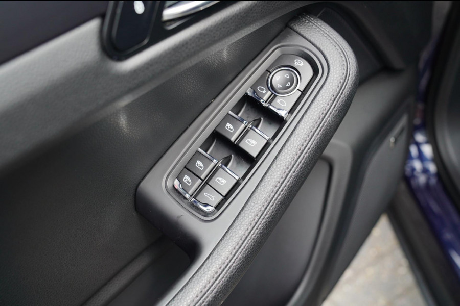 Porsche Macan 2.0 | Panorama | Bose Sound System | PASM | Sport Chrono | Stoelverwarming | Facelift | Comfortstoelen | Lane Assist