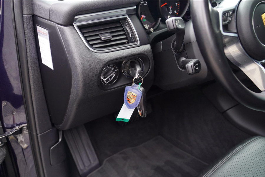Porsche Macan 2.0 | Panorama | Bose Sound System | PASM | Sport Chrono | Stoelverwarming | Facelift | Comfortstoelen | Lane Assist
