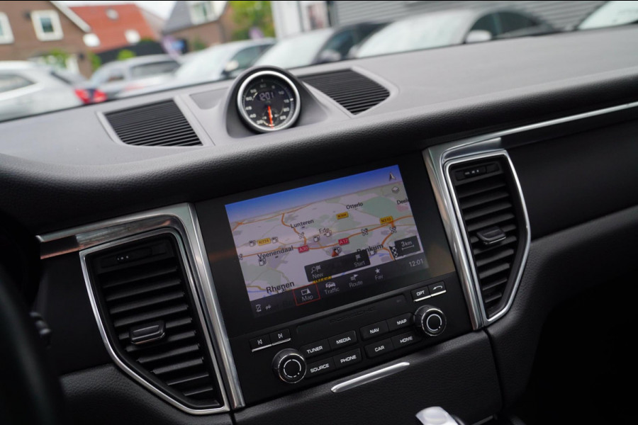 Porsche Macan 2.0 | Panorama | Bose Sound System | PASM | Sport Chrono | Stoelverwarming | Facelift | Comfortstoelen | Lane Assist