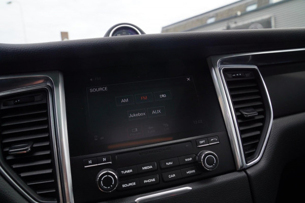 Porsche Macan 2.0 | Panorama | Bose Sound System | PASM | Sport Chrono | Stoelverwarming | Facelift | Comfortstoelen | Lane Assist