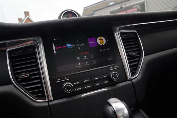 Porsche Macan 2.0 | Panorama | Bose Sound System | PASM | Sport Chrono | Stoelverwarming | Facelift | Comfortstoelen | Lane Assist