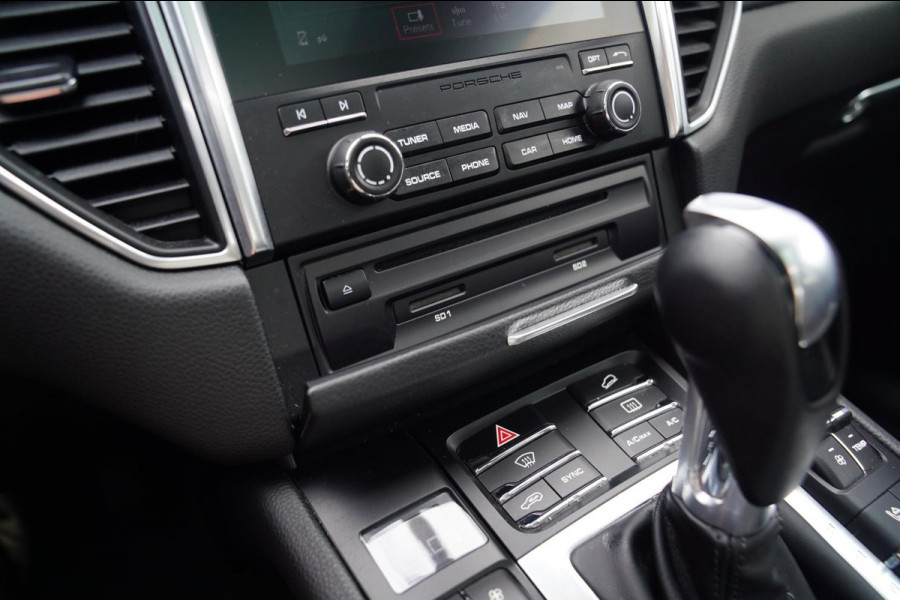 Porsche Macan 2.0 | Panorama | Bose Sound System | PASM | Sport Chrono | Stoelverwarming | Facelift | Comfortstoelen | Lane Assist