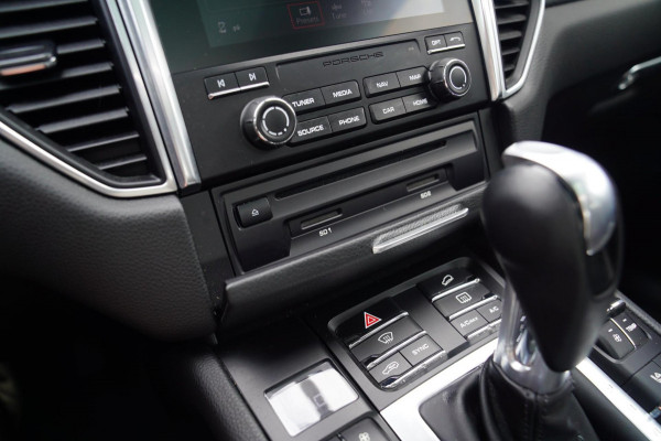 Porsche Macan 2.0 | Panorama | Bose Sound System | PASM | Sport Chrono | Stoelverwarming | Facelift | Comfortstoelen | Lane Assist