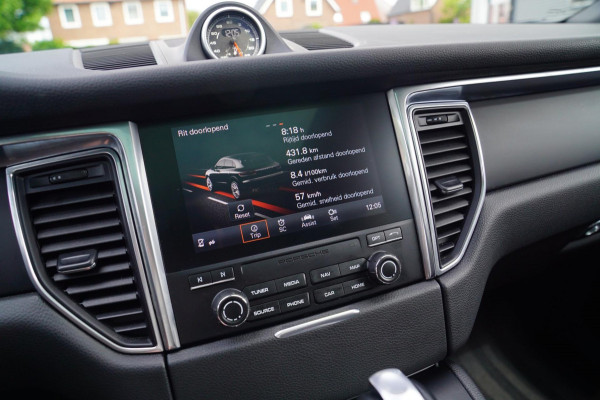 Porsche Macan 2.0 | Panorama | Bose Sound System | PASM | Sport Chrono | Stoelverwarming | Facelift | Comfortstoelen | Lane Assist