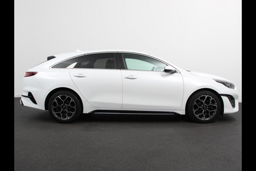 Kia ProCeed 1.5 T-GDi GT-Line Climate control Cruise control adaptive Achteruitrijd camera Parkeersensoren achter Stuur verwarming Voorstoelen verwarmd Navigatie Apple Carplay/ Android Auto