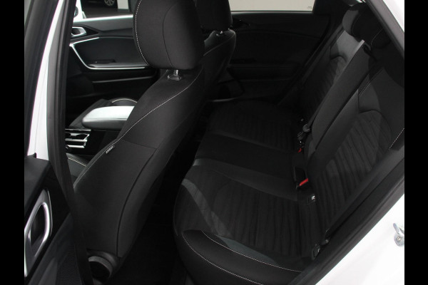 Kia ProCeed 1.5 T-GDi GT-Line Climate control Cruise control adaptive Achteruitrijd camera Parkeersensoren achter Stuur verwarming Voorstoelen verwarmd Navigatie Apple Carplay/ Android Auto